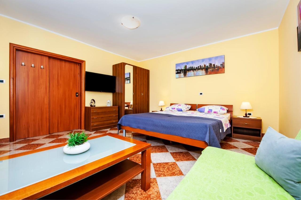 Ferienwohnung Casa Leona Rovinj Exterior foto